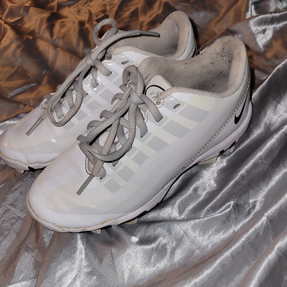 Nike Vapor Edge Shark Fast Flex Football Cleats Youth Size 2.5Y DQ5111-100-Used